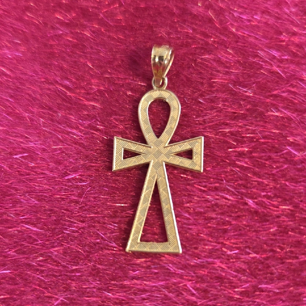 10K Gold Ankh Pendant Necklace